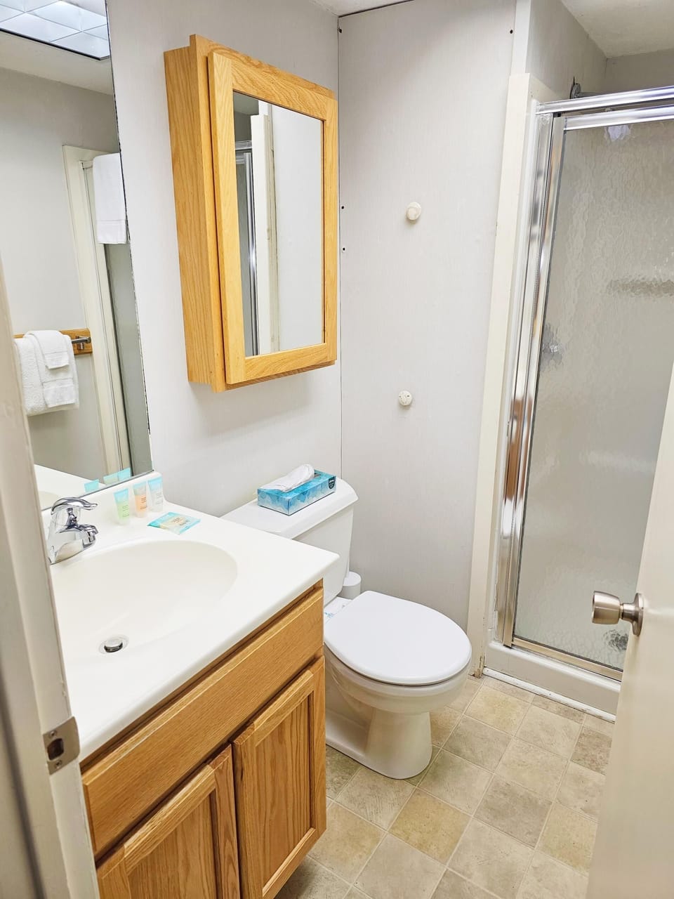 Centrally located 2BR condo, Hot Tub&Indoor Pool (5287)