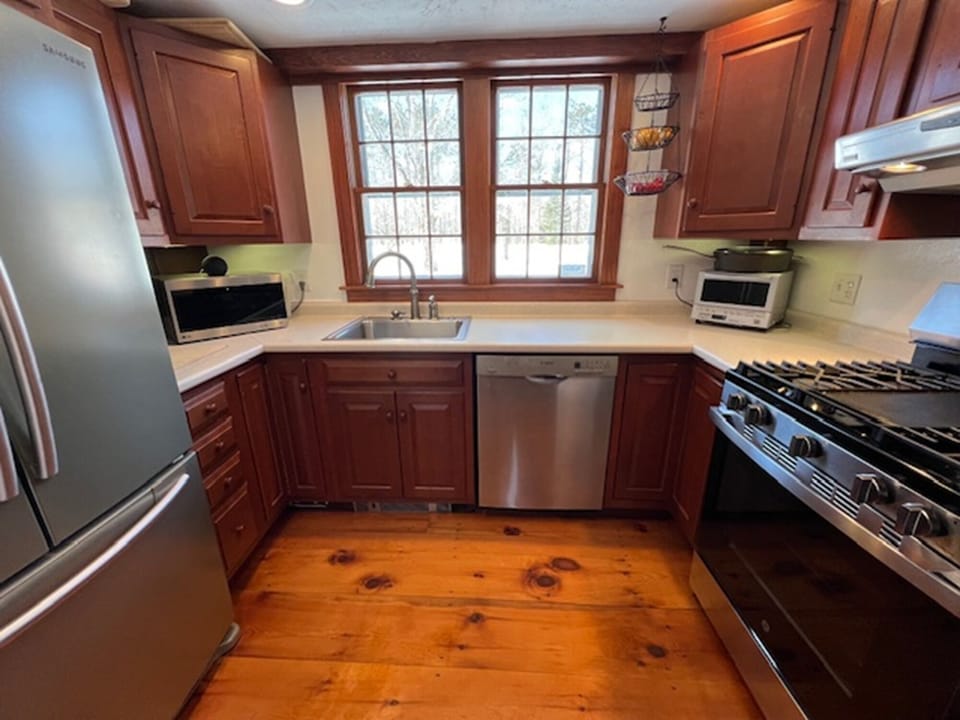 Fully Equipped Kitchen Area-