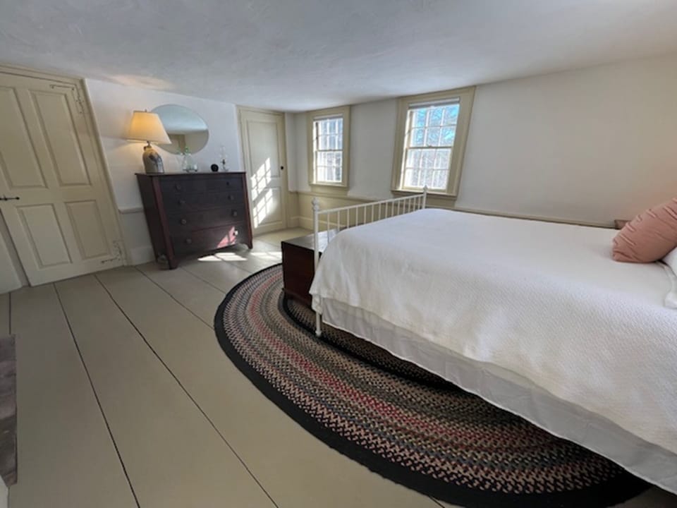 Second Bedroom, Queen Size Bed-
