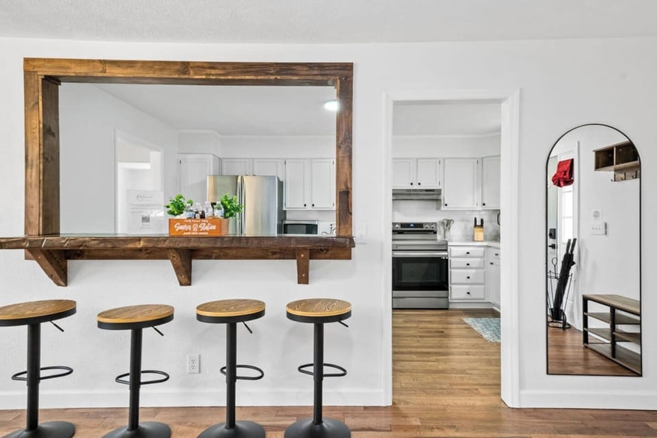 Bar style seating for 4