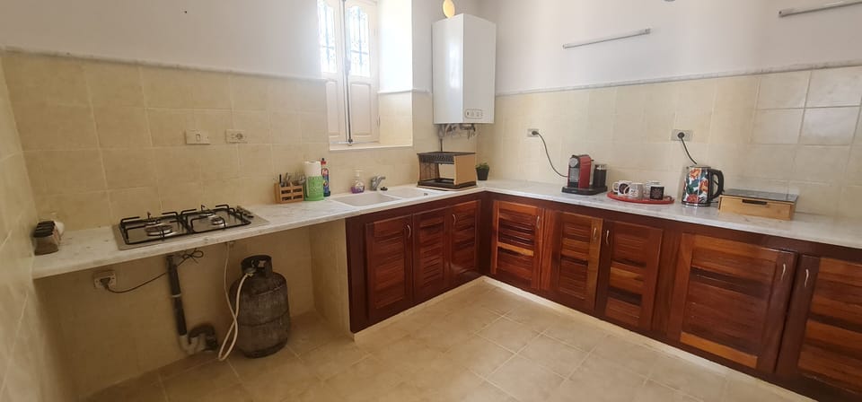 Family House | Private kitchen | Full-size fridge, oven, stovetop, cookware/dishes/utensils