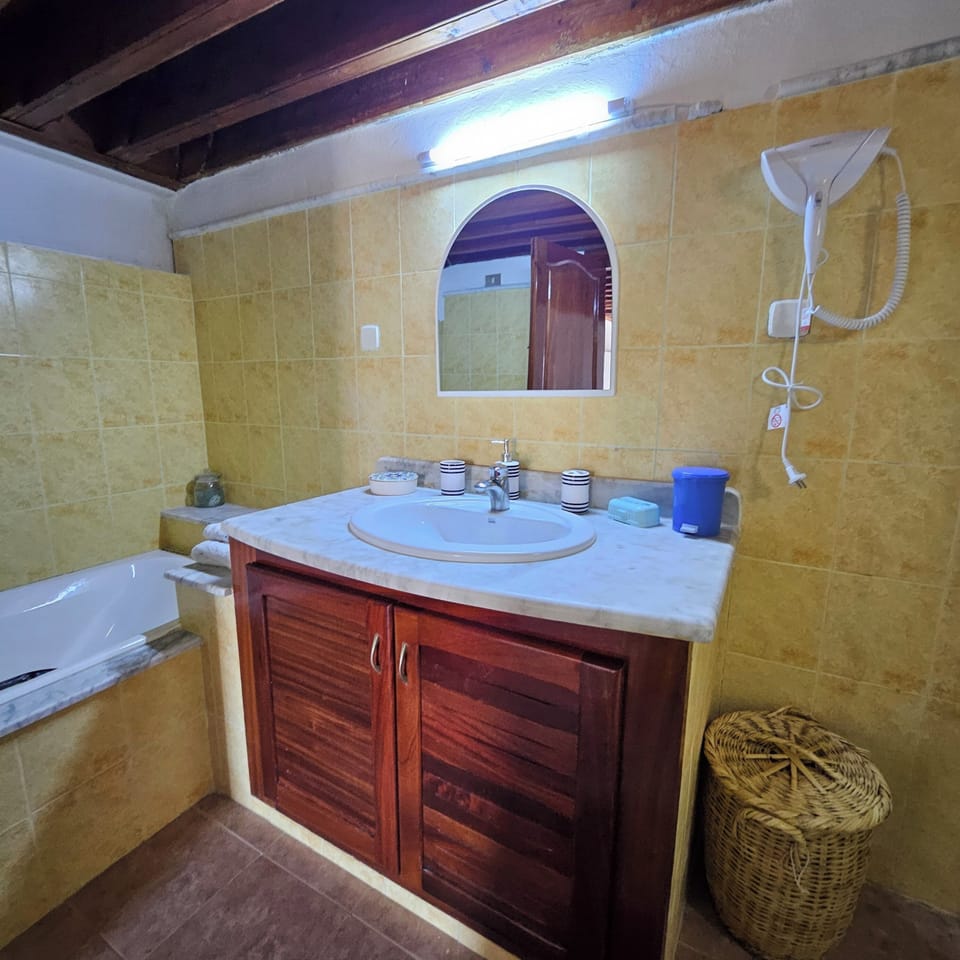 Family House | Bathroom | Combined shower/tub, hair dryer, bathrobes, bidet
