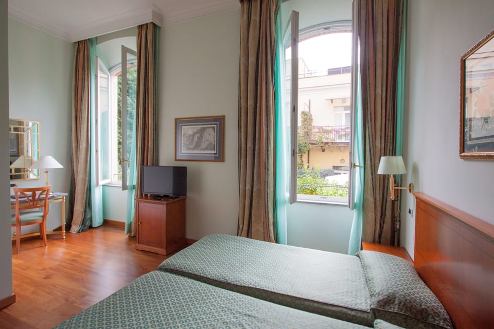 Twin Room, 2 Twin Beds | Minibar, in-room safe, desk, soundproofing