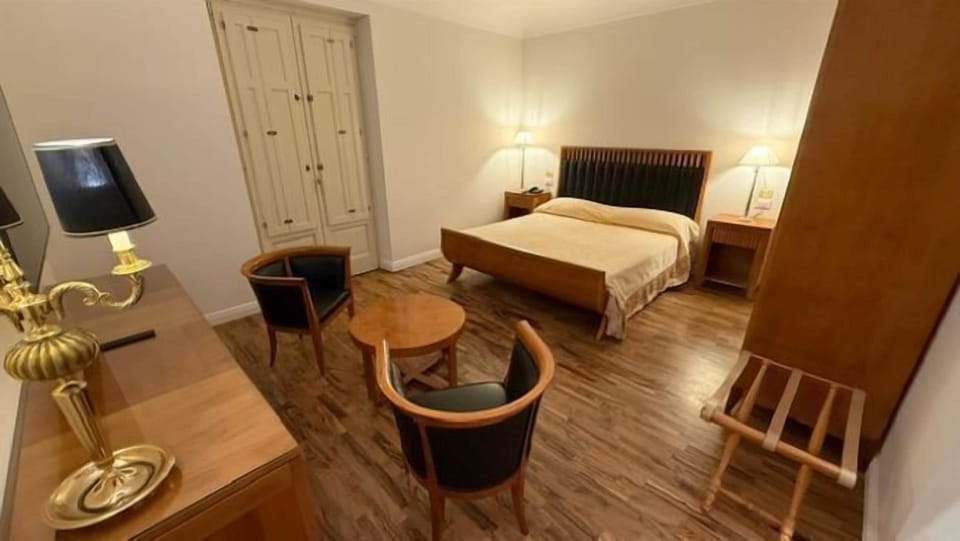 In-room safe, free WiFi