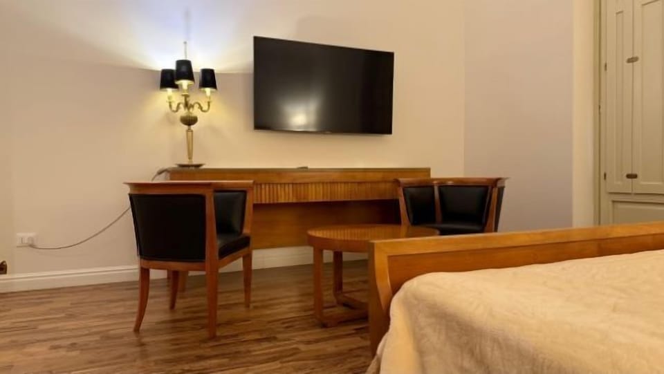 In-room safe, free WiFi