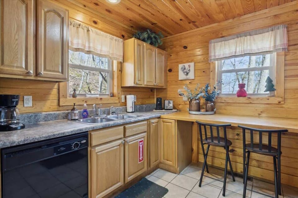 Rustic charm meets modern convenience—perfect for your culinary adventures!