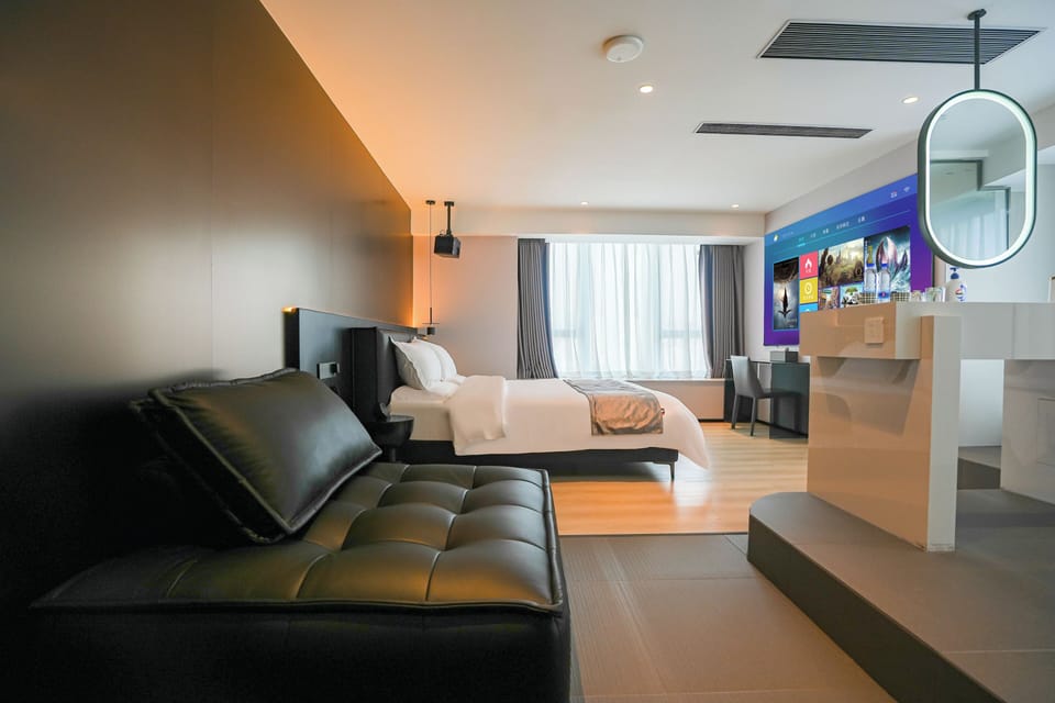 Elite Room, 1 King Bed, Refrigerator, River View | Premium bedding, Select Comfort beds, minibar, laptop workspace