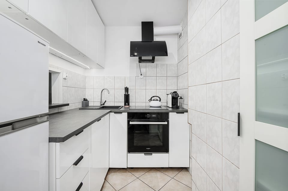 Comfort Apartment, City View | Private kitchen | Coffee/tea maker, fridge, oven, stovetop