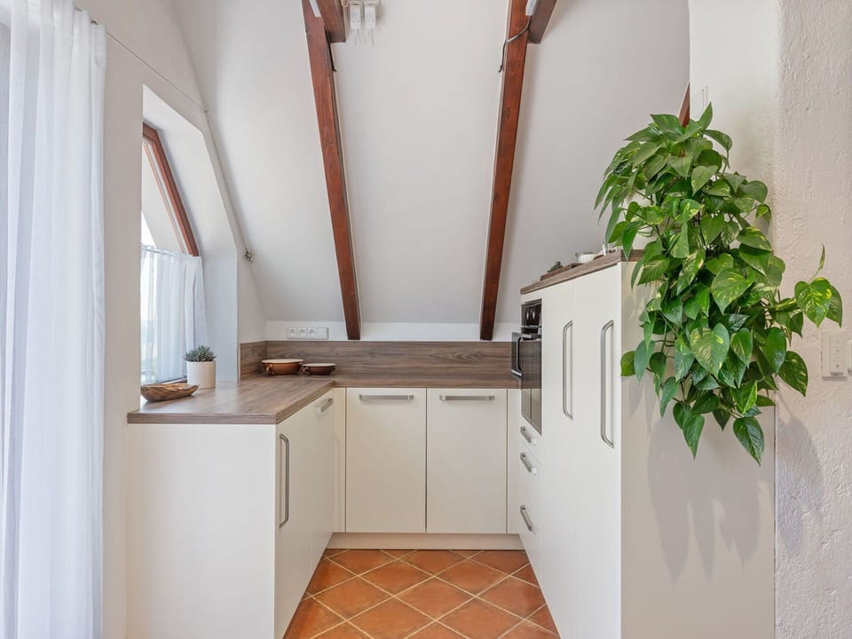 Flooring, Wood, Interior Design, Floor, Ceiling, Kitchen, Home, Countertop, Wood Flooring, Lighting