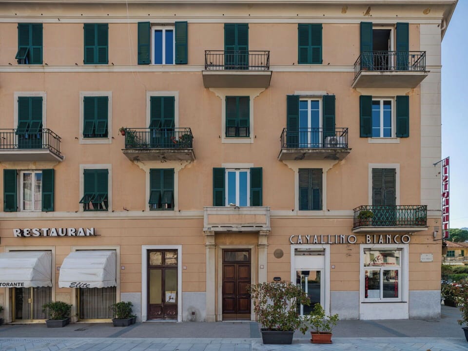 Apartment, Urban Design, Mixed-Use, Commercial Building, Condominium, Hotel, Balcony, Restaurant, Awning, Houseplant