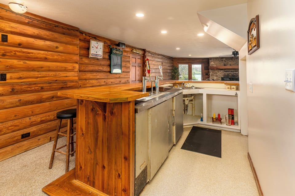 Wet bar