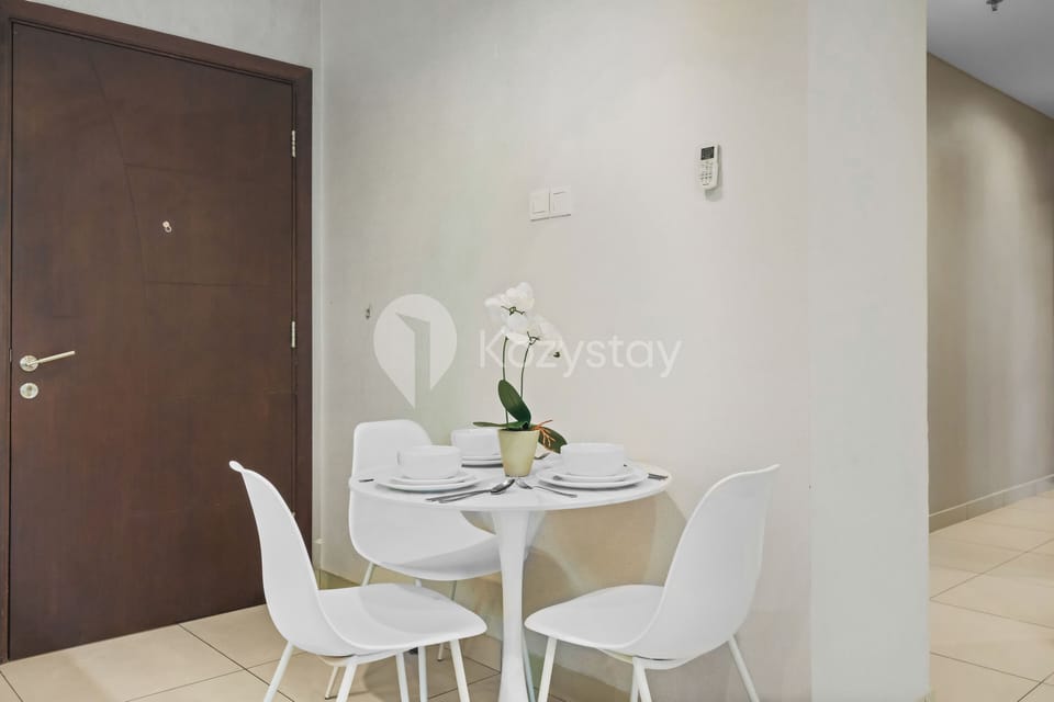 Apartment, 2 Bedrooms | Dining room