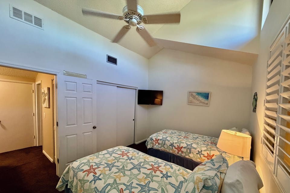 Bedroom 2 (enclosed loft) 