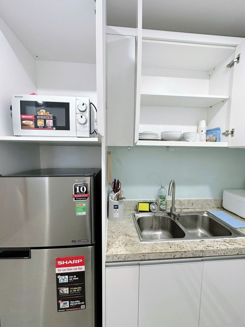 City Studio, 1 King Bed, Balcony, Ocean View | Private kitchen