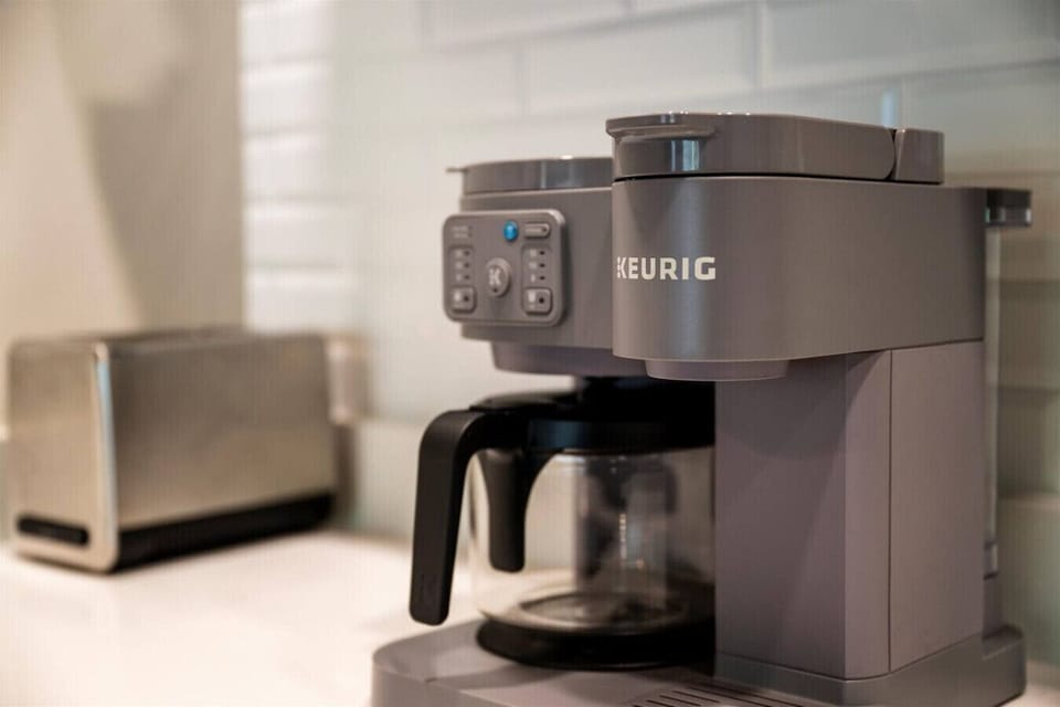 Whether you`re a single-cup sipper or a full-pot kind of guest, this Keurig dual brew coffee station has your mornings covered.