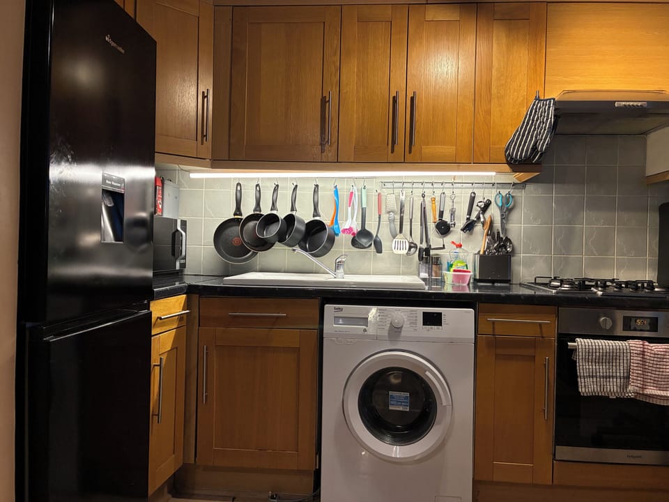 washing machine, fridge and utensils