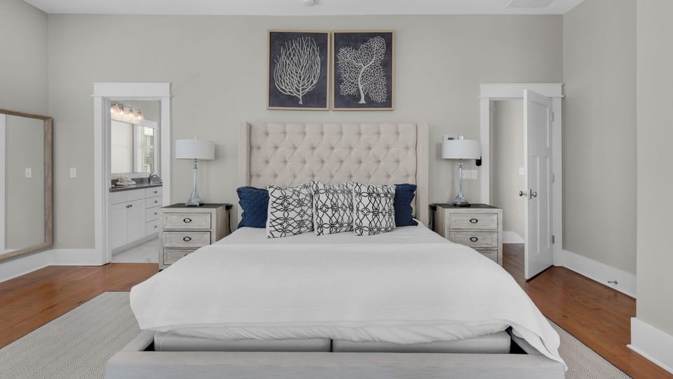 The Bee's Knees: 3rd Floor Master Bedroom