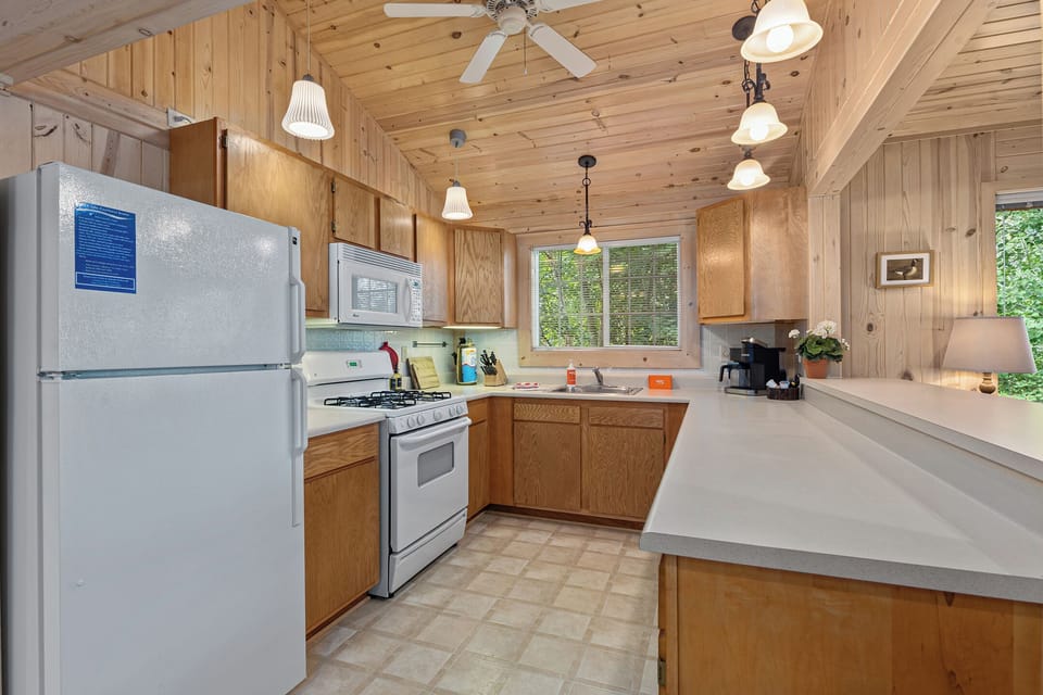 Full kitchen