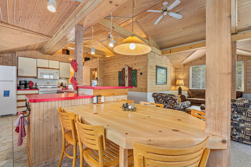 Kitchen Dining Area