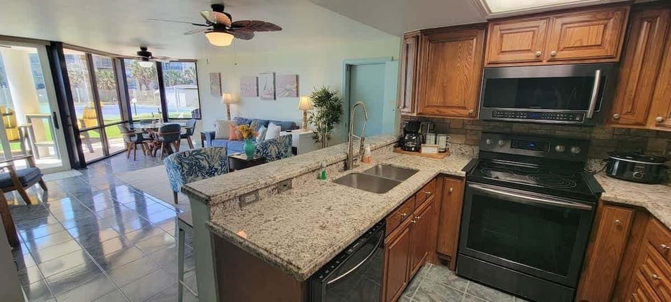 Apartment, 2 Bedrooms | Private kitchen | Fridge, oven, coffee/tea maker, toaster