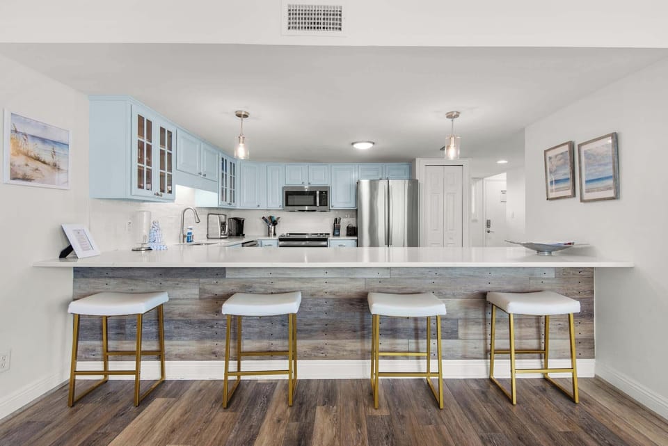 Eat-in bar seating