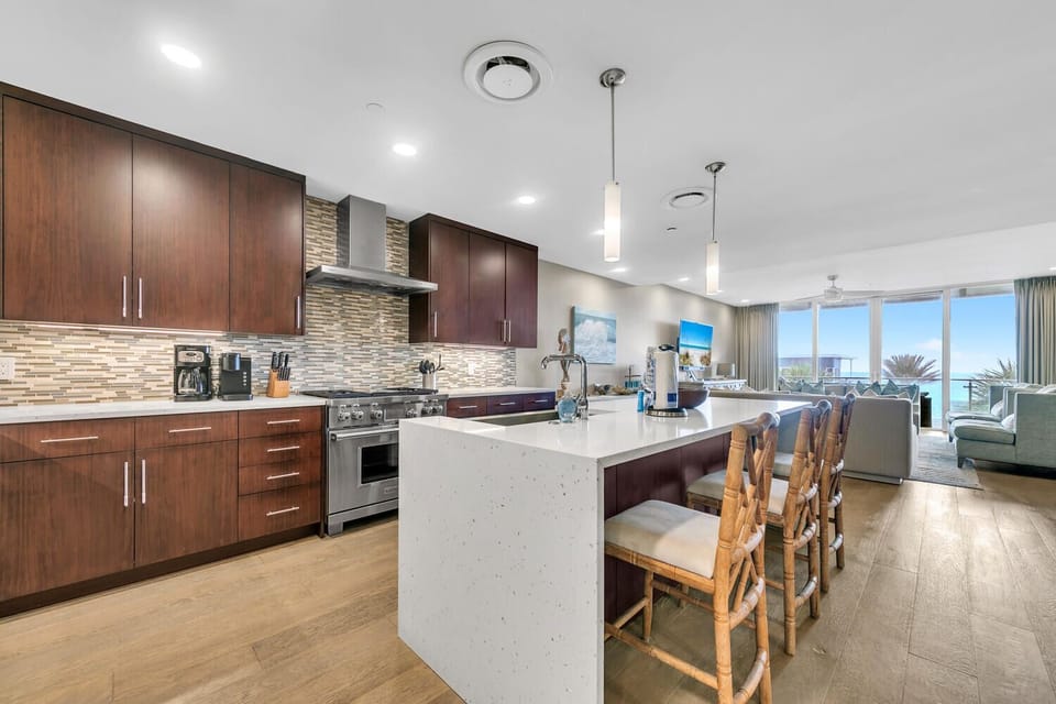 Eat-in bar seating
