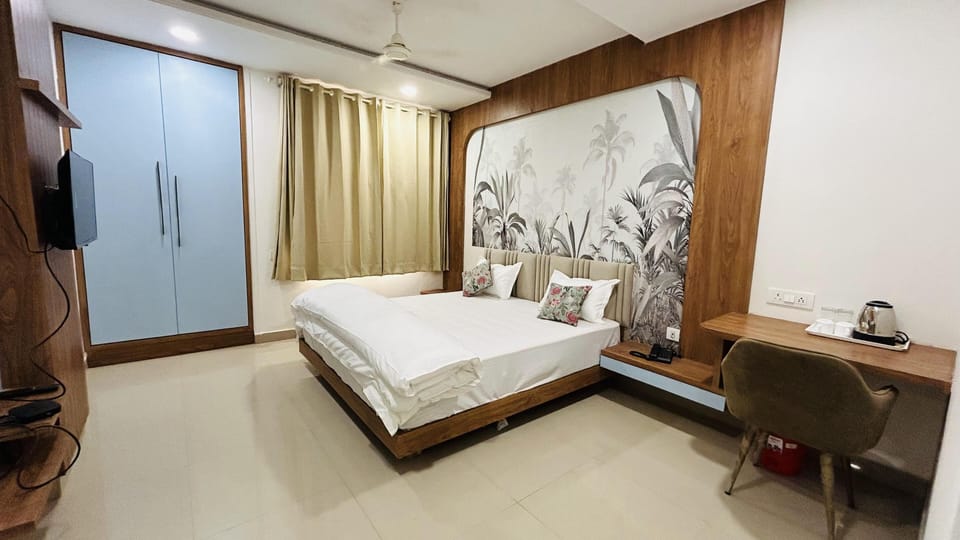 Executive Room, City View | Desk, laptop workspace, iron/ironing board, free WiFi