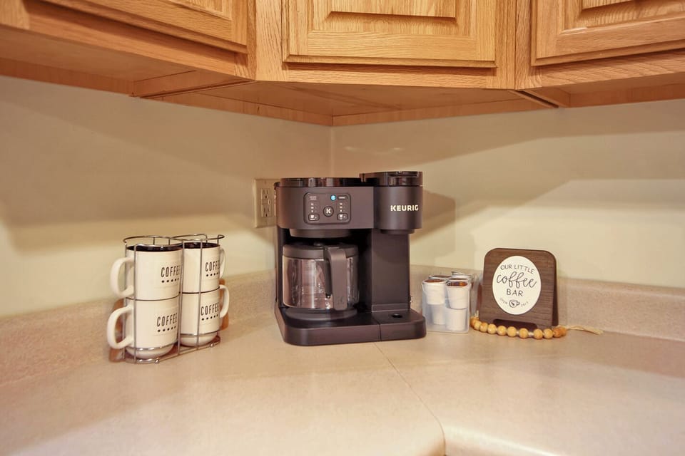 Dual coffee pot and single serve coffee maker, bring your own coffee. 