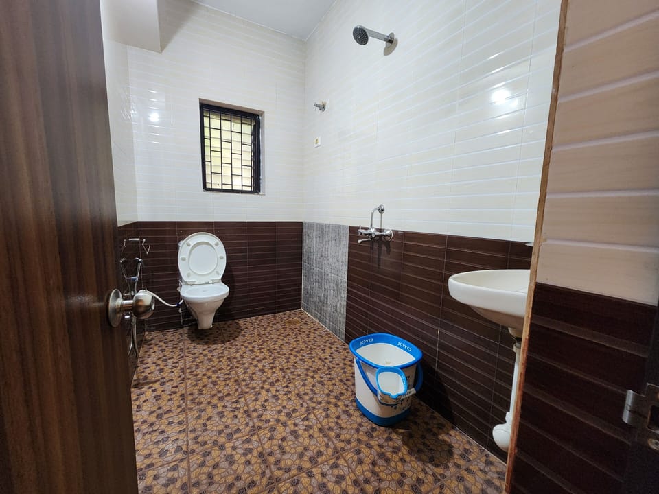 Standard Double Room, Balcony | Bathroom | Shower, towels, soap, toilet paper