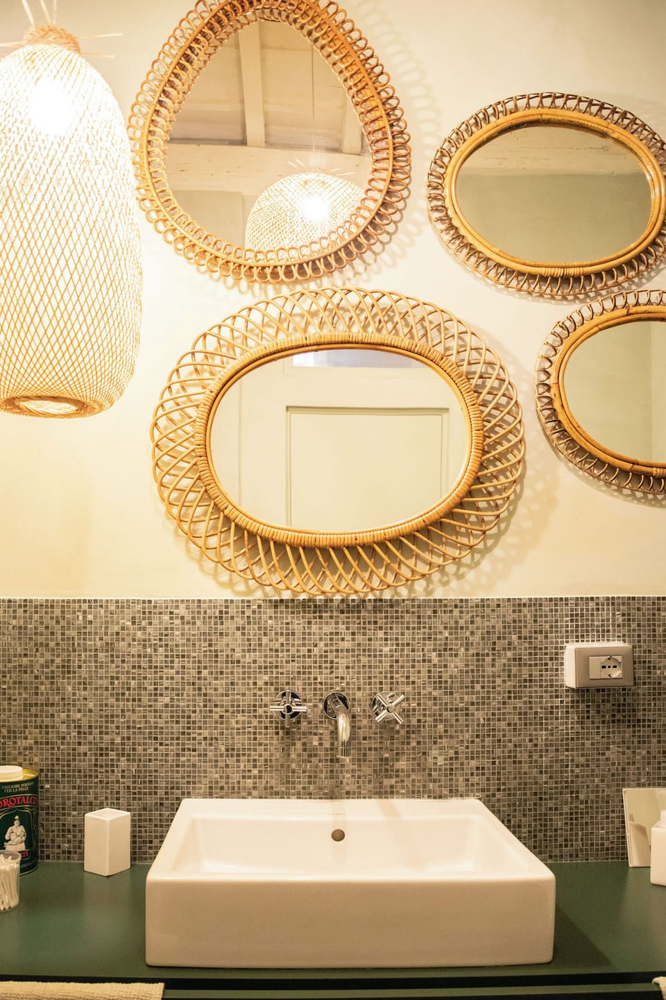 Family Apartment | Bathroom | Free toiletries, hair dryer, slippers, bidet
