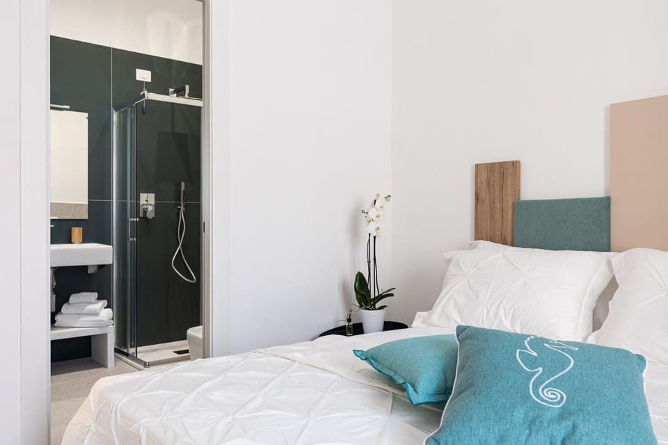 Standard Room | Free minibar, in-room safe, blackout drapes, free WiFi