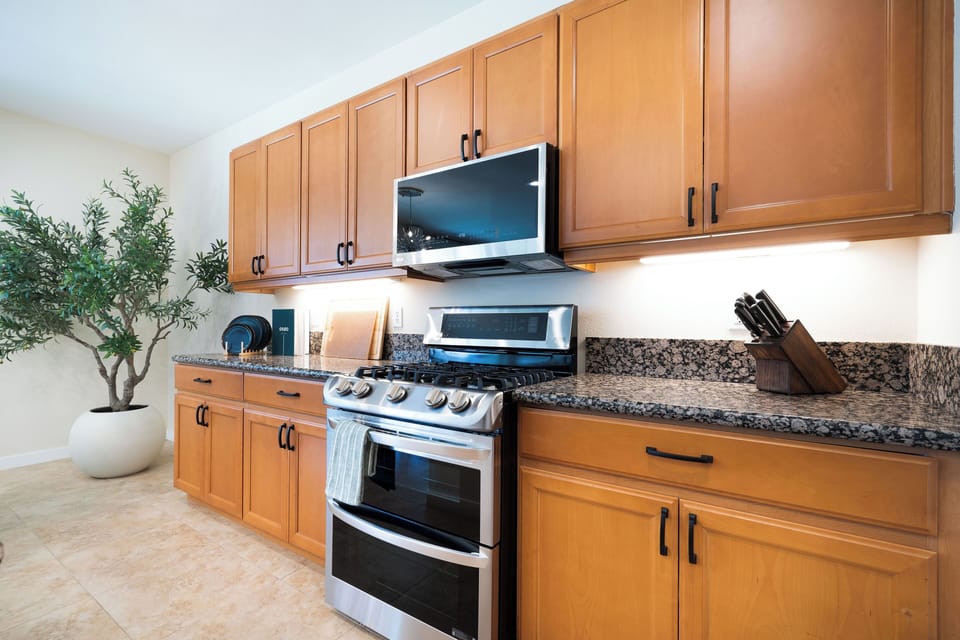 Cooking ware, Utensils, and dishware are all kindly provided for your stay.