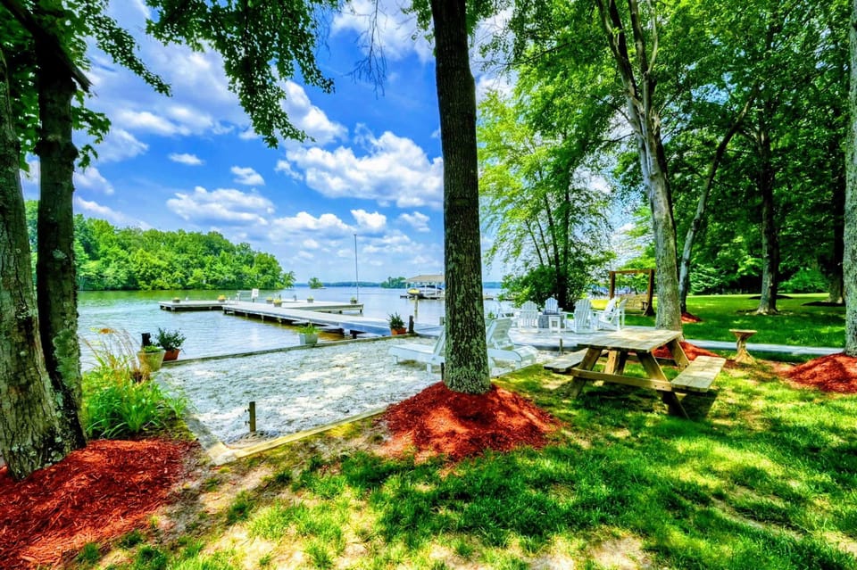 Shaded Lakeside Picnic and Play Area – Relax at this scenic picnic spot by Lake Anna, complete with a sandy area for kids to play. Nestled among mature trees with a view of the pier, it's perfect for family outings and tranquil afternoons by the wate