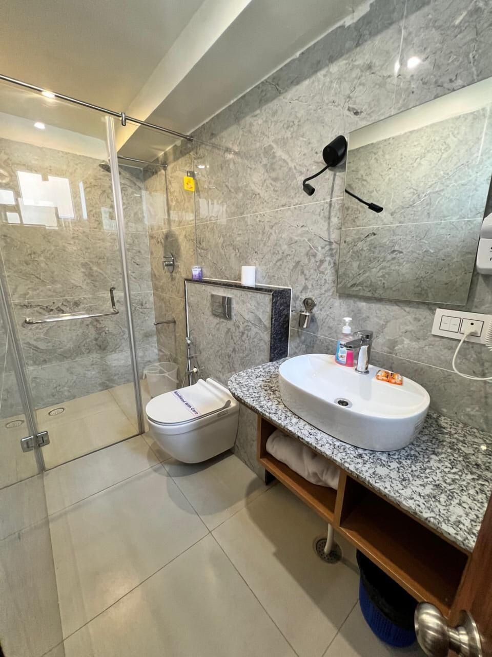 Deluxe Double Room, Patio, Garden View | Bathroom | Separate tub and shower, free toiletries, hair dryer, slippers