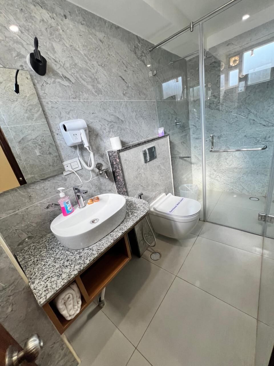 Deluxe Double Room, Patio, Garden View | Bathroom | Separate tub and shower, free toiletries, hair dryer, slippers