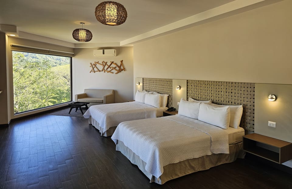 Deluxe Room | In-room safe, desk, iron/ironing board, free WiFi