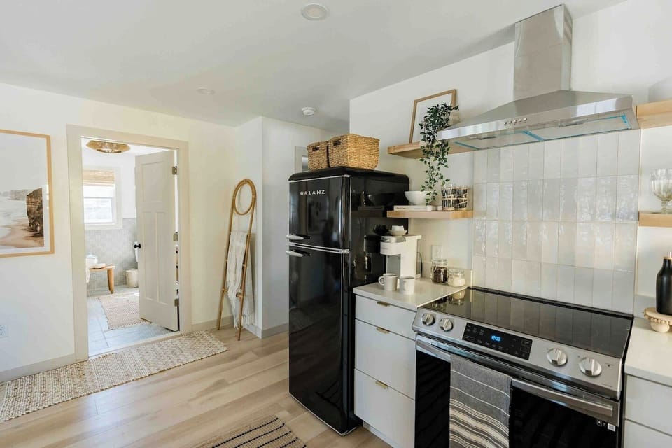 open floor plan full bath off of the kitchen with soaking tub
