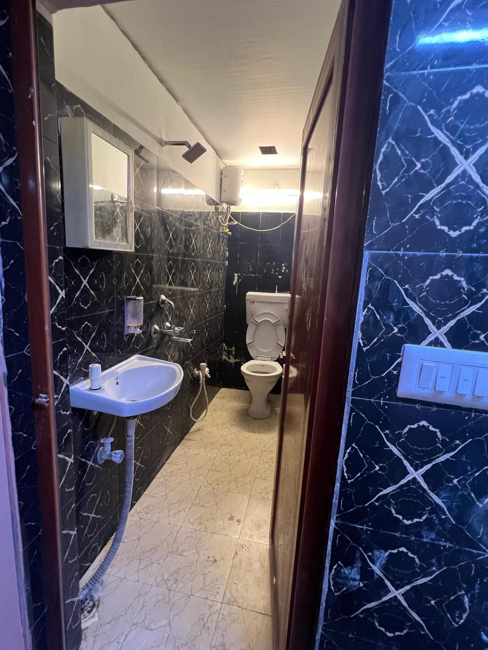 Basic Single Room, City View | Bathroom | Slippers