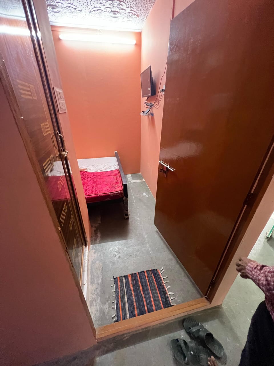 Basic Double Room | Bathroom | Slippers