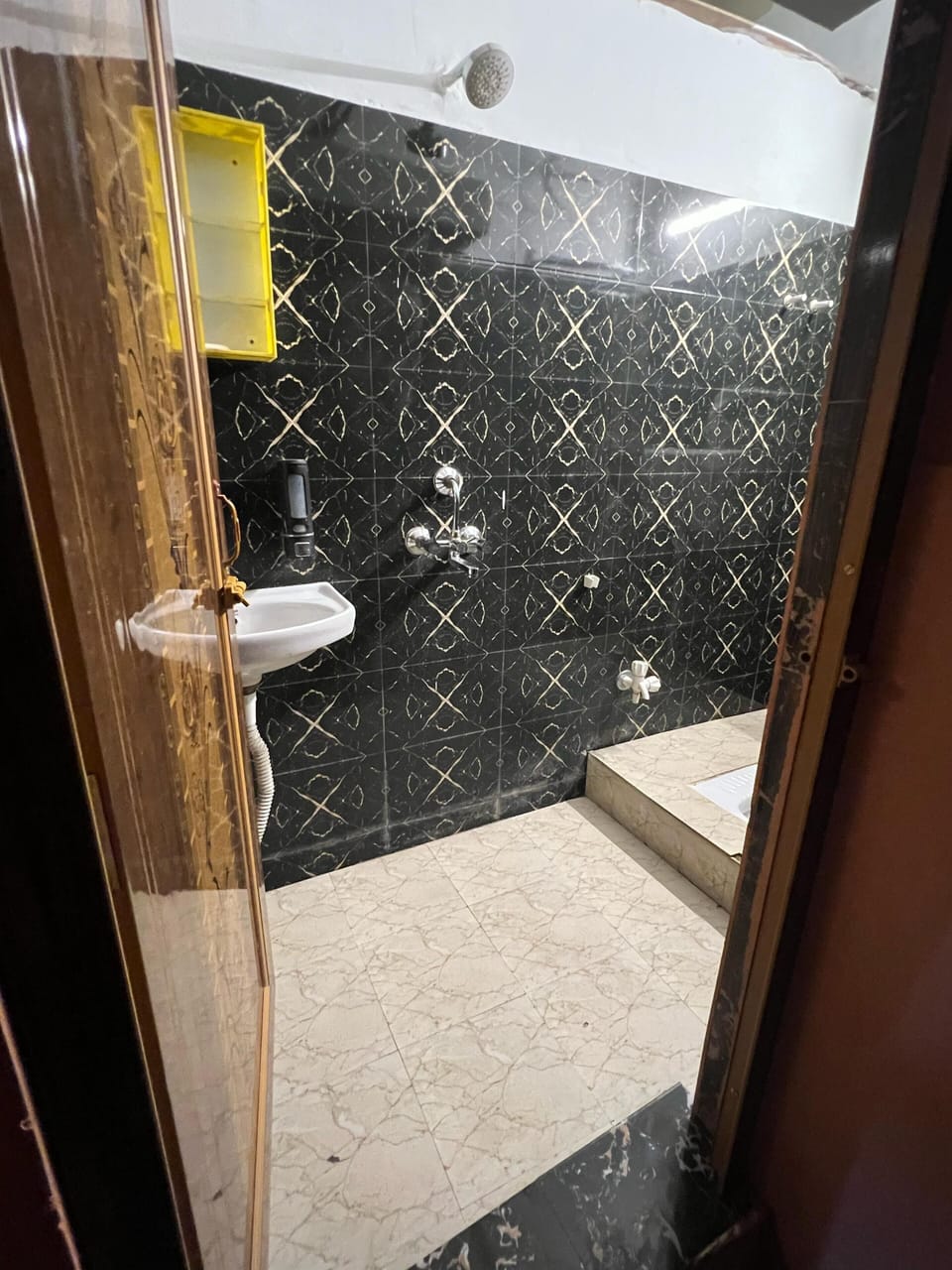 Basic Double Room | Bathroom | Slippers