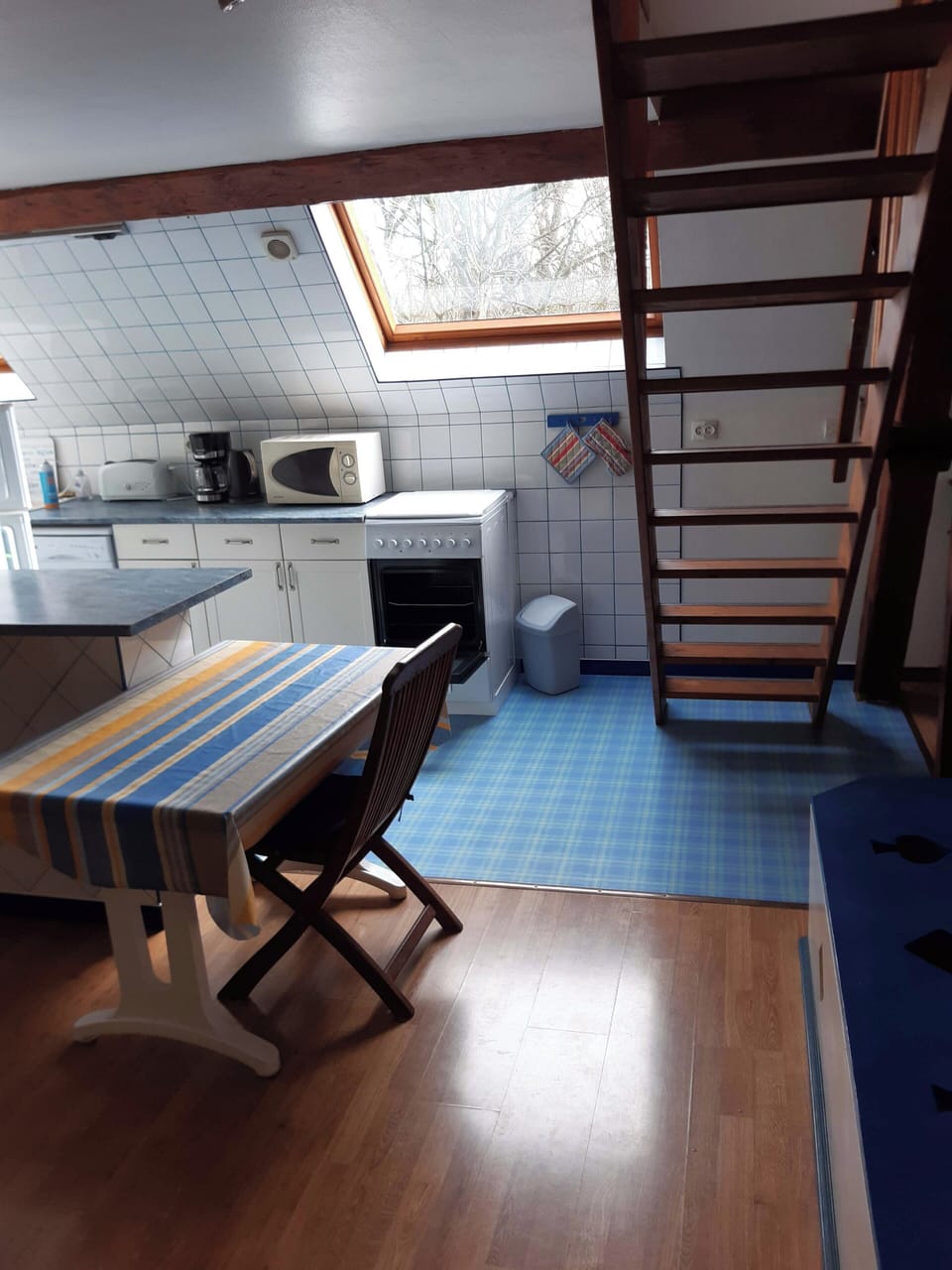 Family Apartment | Private kitchen | Toaster, eco-friendly cleaning products, paper towels