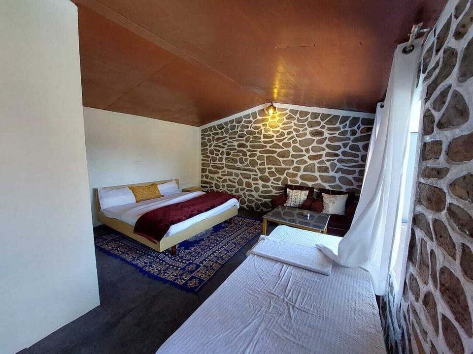 Classic Triple Room, Mountain View | Free WiFi