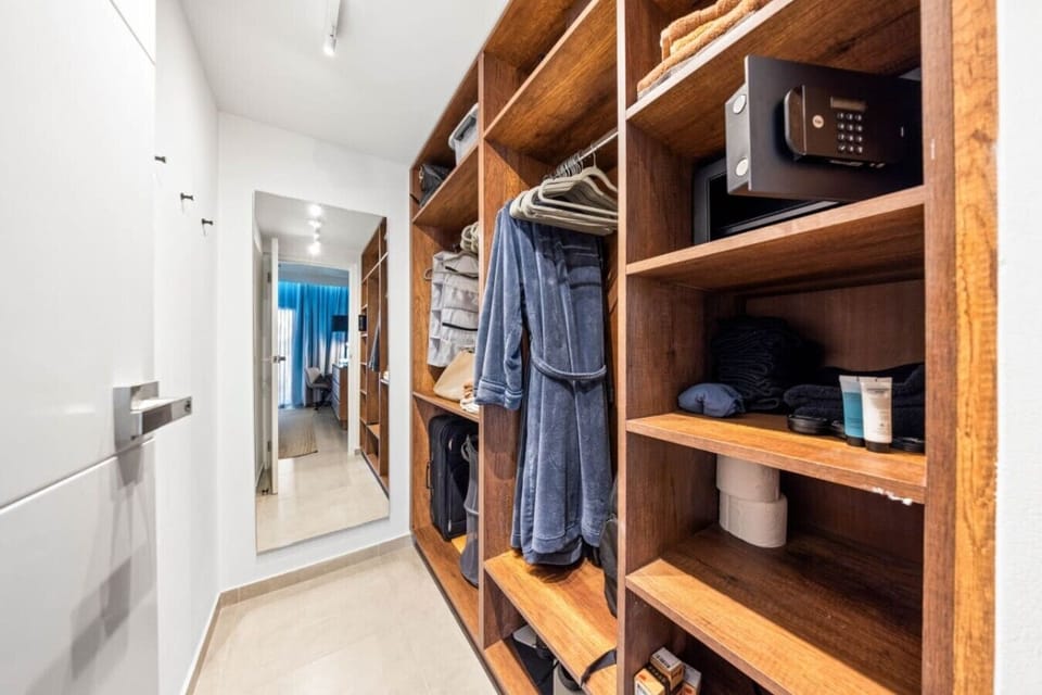 Check out this fabulous closet space! Stylish organization meets functionality—get ready to showcase your wardrobe like never before!