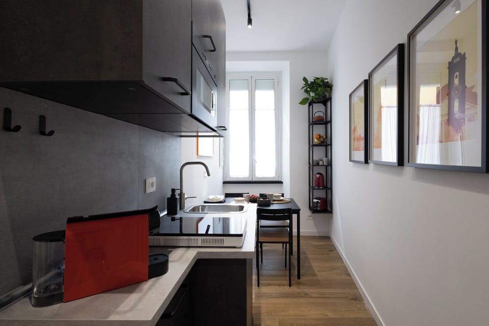 Family Suite, 1 King Bed with Sofa bed, Non Smoking, Kitchenette | Coffee and/or coffee maker
