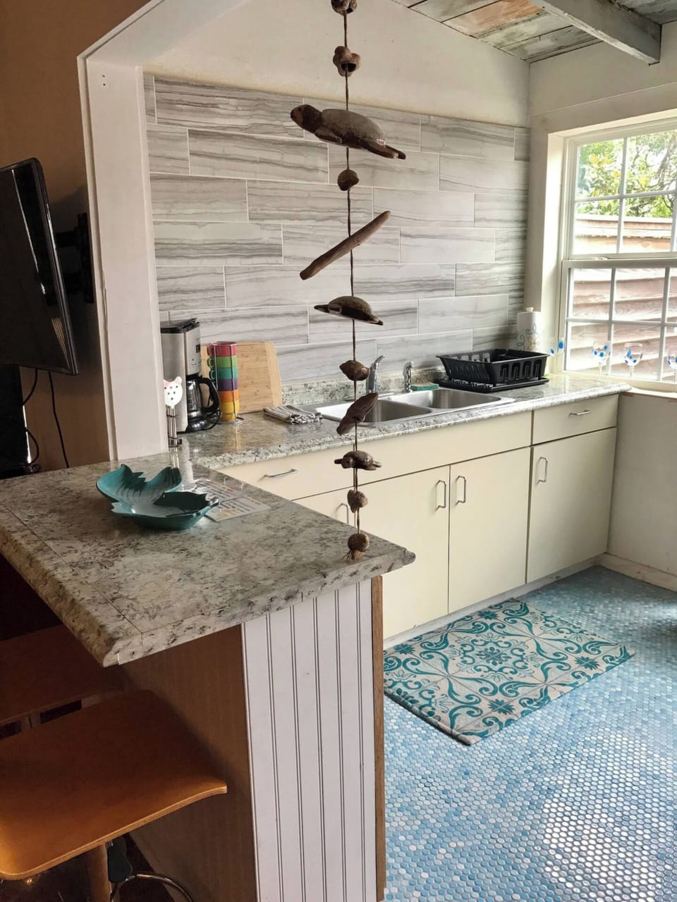 Signature Condo, 3 Bedrooms, Kitchen, City View | Private kitchen | Fridge, microwave, oven, stovetop
