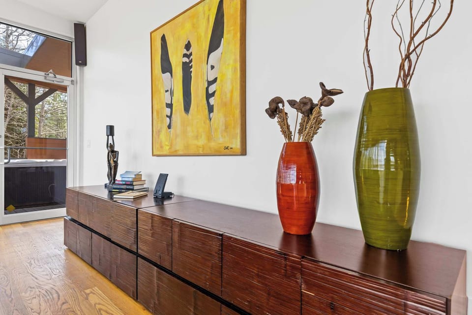 This space exudes warmth and modern elegance, featuring earthy tones, textured wood furniture, and artistic décor - where design and comfort come together! 