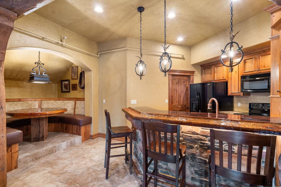 lower level dining and kitchen