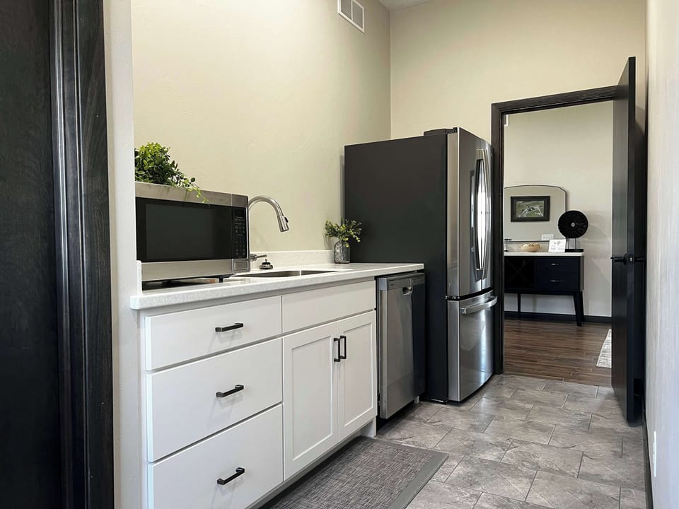 Additional fridge & serving counter