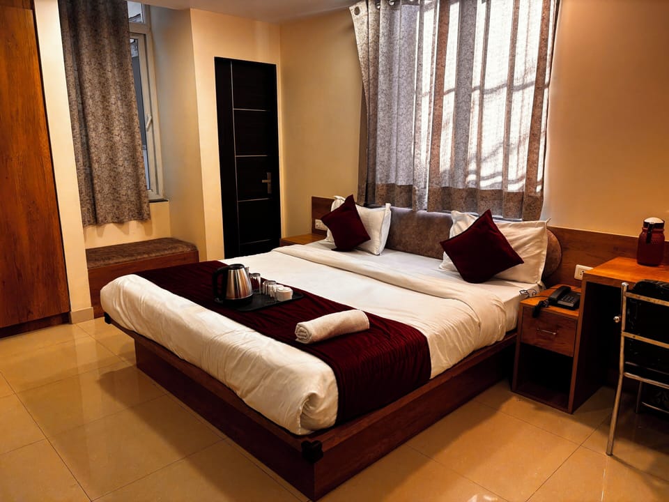 Superior Double Room | Desk, laptop workspace, soundproofing