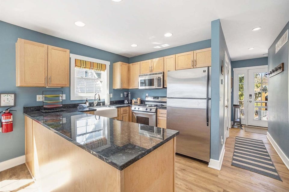 Fully equipped kitchen has everything you need to make a meal at home or lunch for the beach